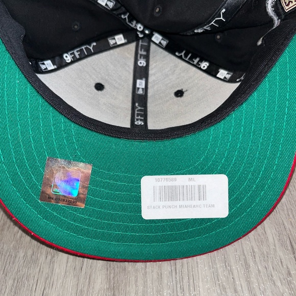 Men’s Miami Heat SnapBack Hats 9FIFTY / MITCHELL & NESS - Picture 6 of 15